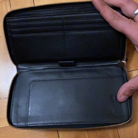 Authentic MCM wallet (UNISEX) - Picture 9 of 9